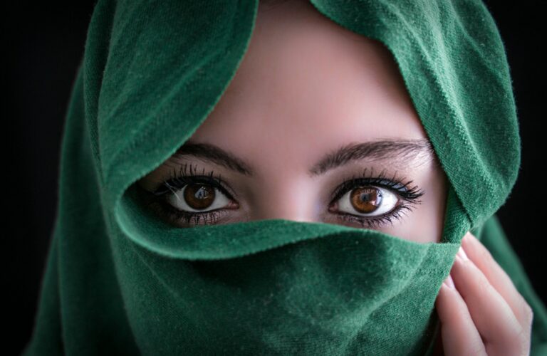 Kobieta z urodą arabską