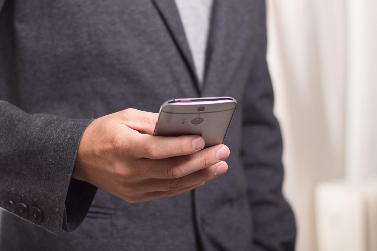 Życzenia imieninowe dla Amelki — gotowe teksty, wierszyki i krótkie SMS